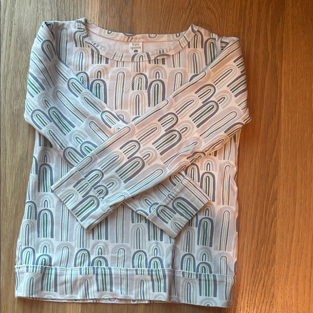 2 Kate Quinn Organics Tops - used